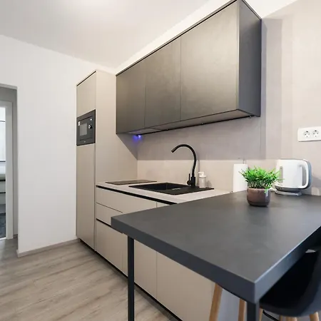 Classy Apartments By Adex Travel * ザダル
